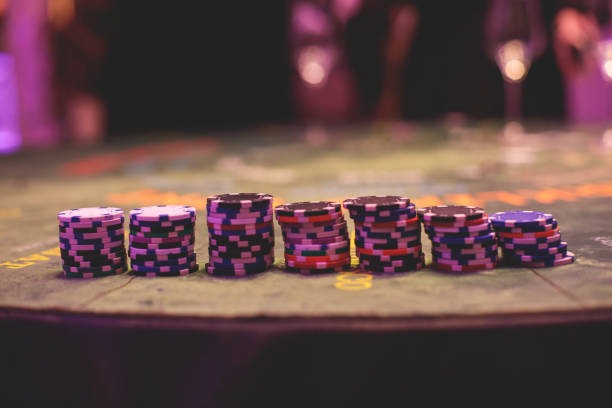 Live-dealer table availability during fixture windows